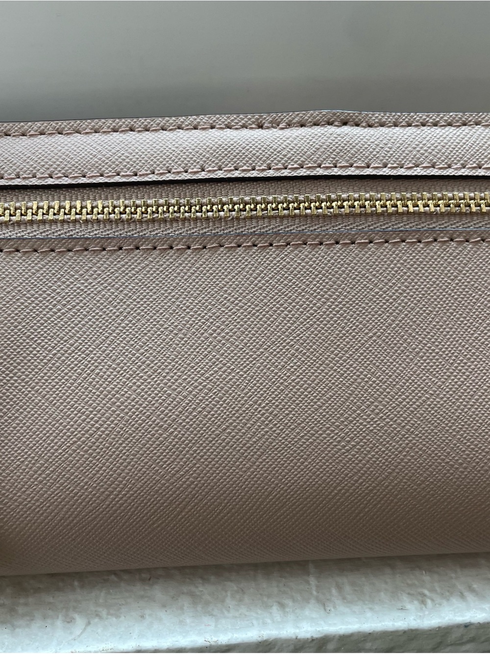 kate spade blush pink saffiano wallet with gold logo - Picture 4 of 7